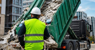 Вывоз строительного мусора в Климовске: услуги лицензированной компании — ПроМусор